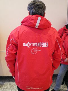 Rote Jacke der Nachtwanderer